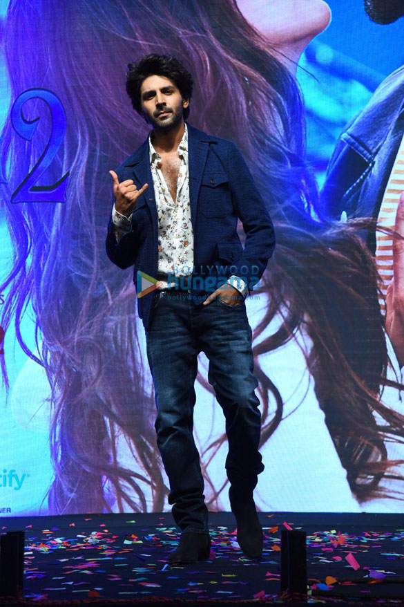photos kartik aaryan kiara advani and others snapped at imagica for bhool bhulaiyaa 2 promotions 4