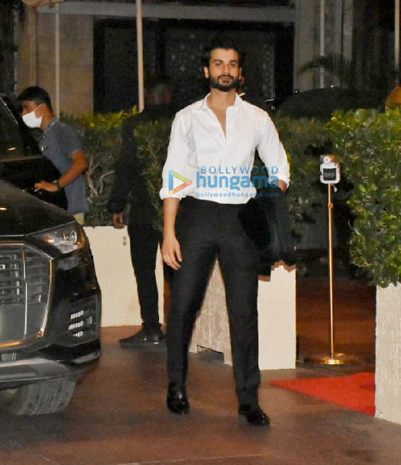 photos kartik aaryan kriti sanon dinesh vijan and others snapped at pooja vijans wedding bash at taj colaba 6
