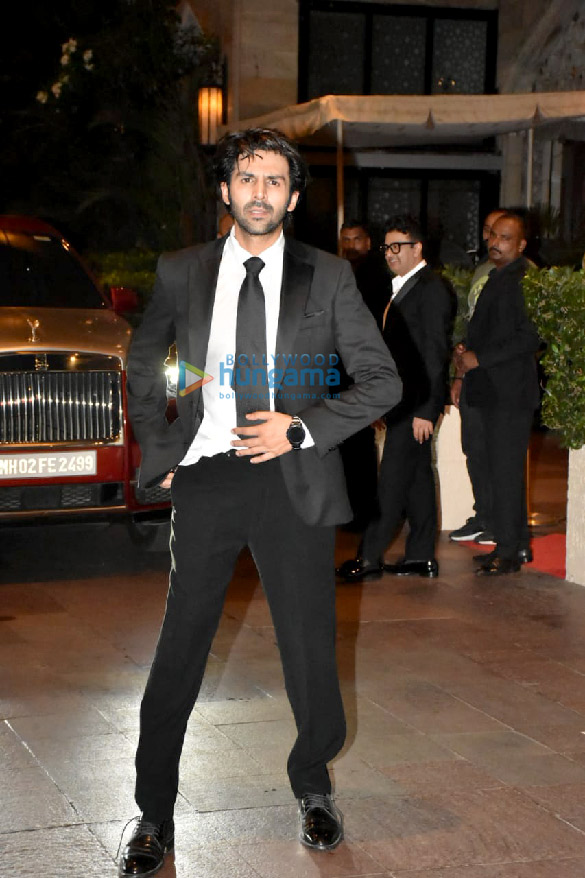 photos kartik aaryan kriti sanon dinesh vijan and others snapped at pooja vijans wedding bash at taj colaba 7