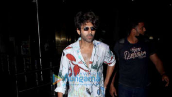 Photos: Kartik Aaryan clicks selfies with fans at the airport