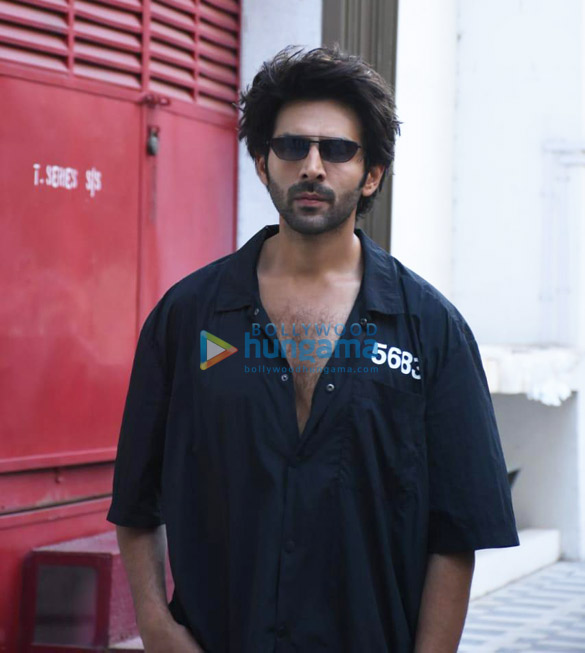 Photos: Kartik Aaryan snapped during the promotions of Bhool Bhulaiyaa 2