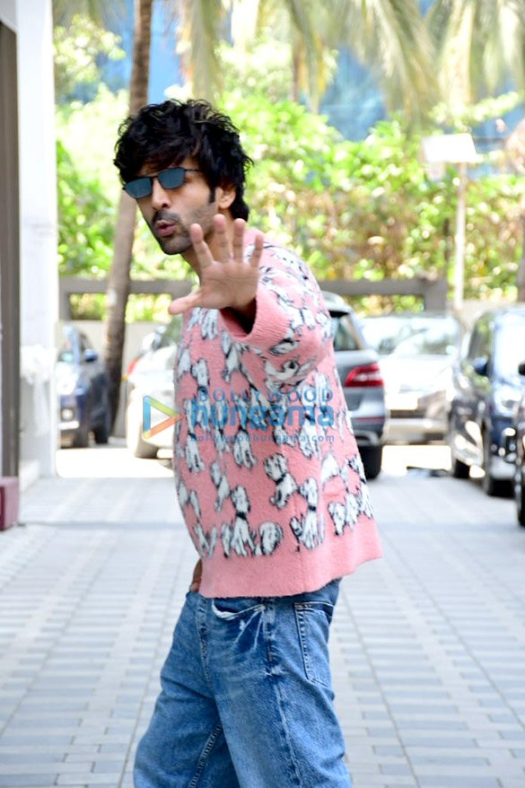photos kartik aaryan spotted promoting bhool bhulaiyaa 2 2