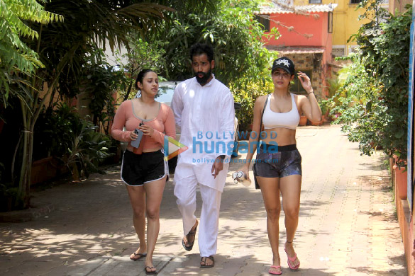 Photos: Malaika Arora snapped post her yoga session in Bandra Photos: Malaika Arora snapped post her yoga session in Bandra