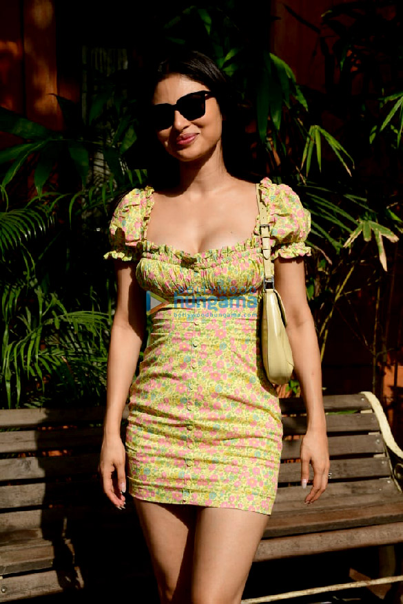 photos mouni roy snapped in juhu 4 2