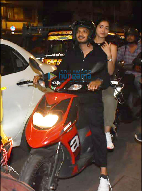 photos munawar faruqui spotted attending a stand up comedy show with girlfriend nazila in khar 4