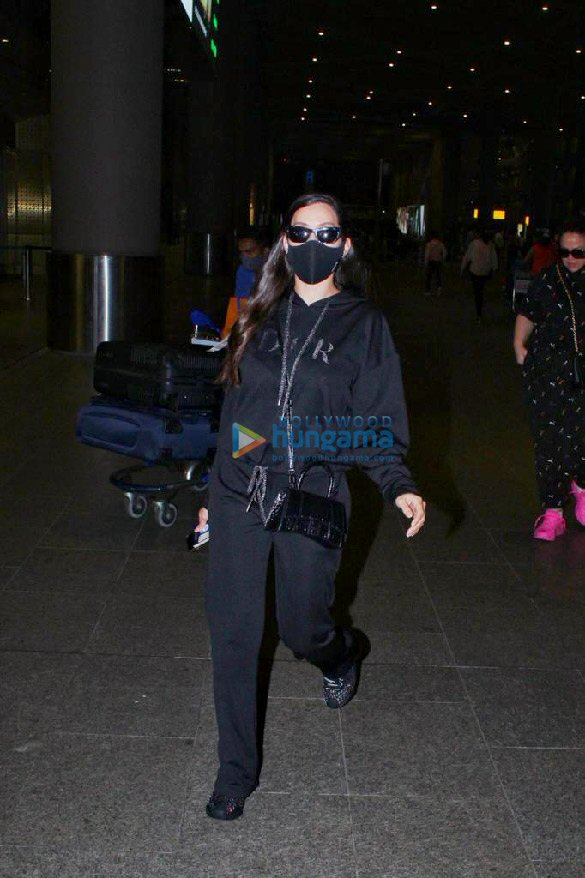 photos nora fatehi snapped at the airport 2 4