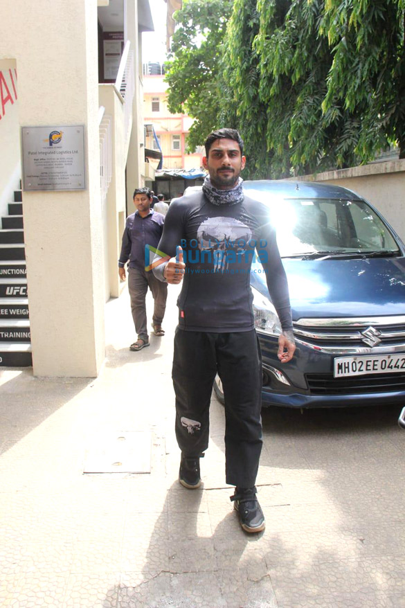 photos prateik babbar snapped at ufc gym in bandra 3 2