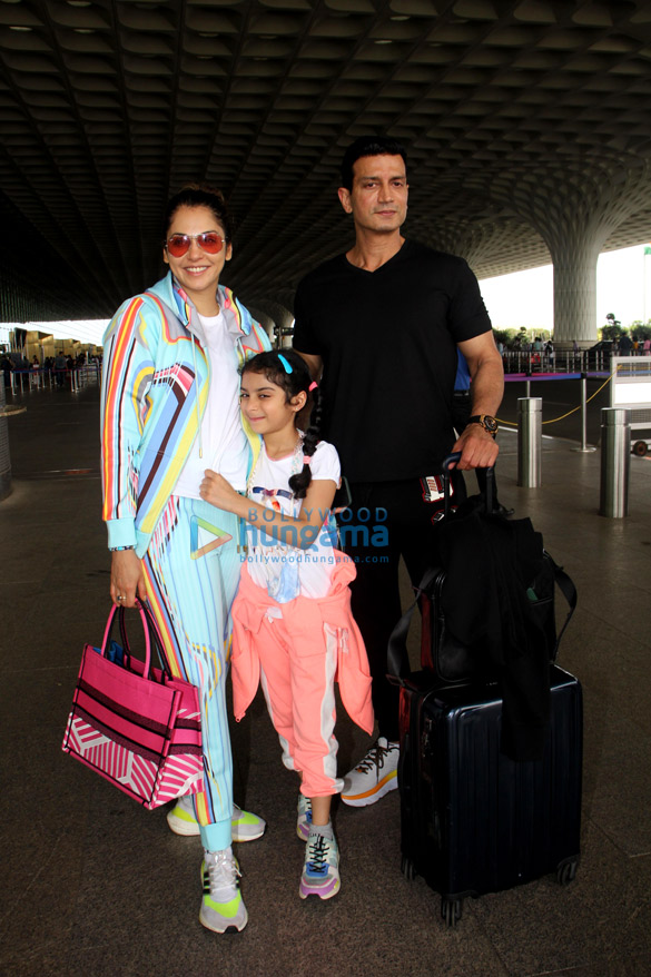 photos ranveer singh kartik aaryan isha koppikar and others snapped at the airport 1