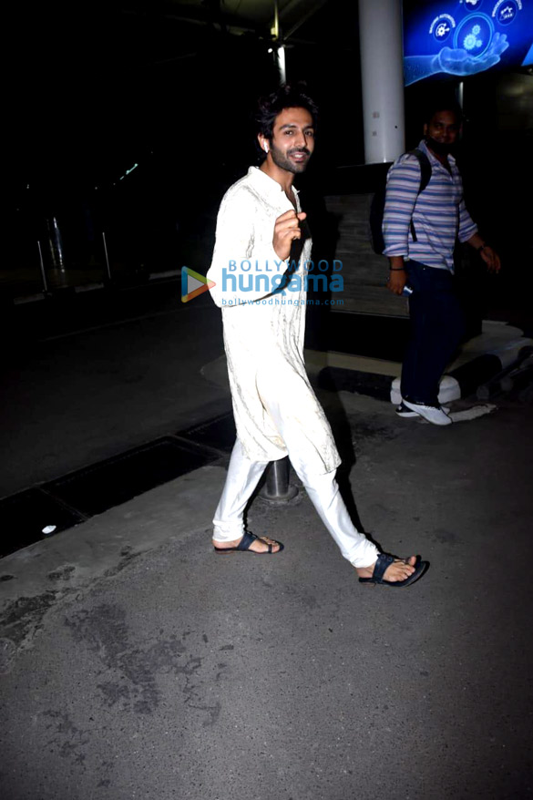 photos ranveer singh and kartik aaryan snapped at the airport 4