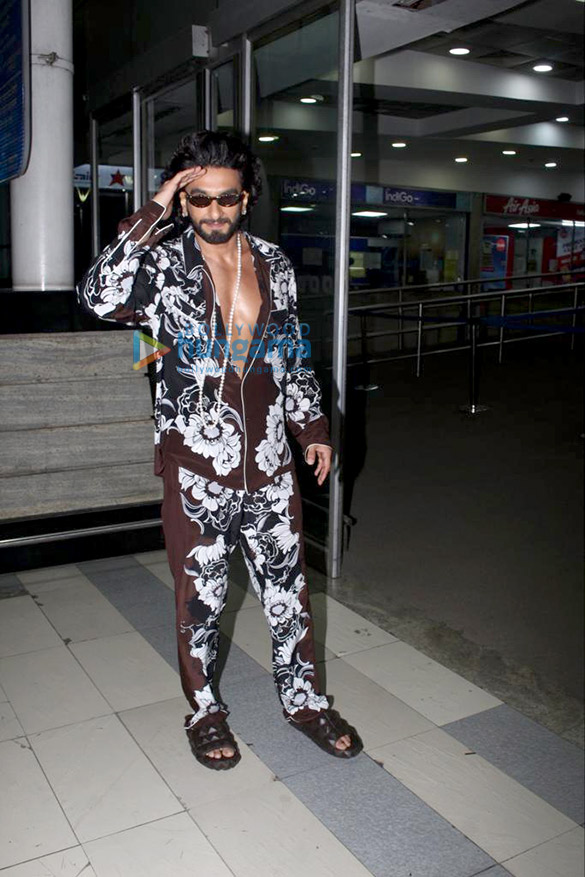 Photos: Ranveer Singh, Rakul Preet Singh, and others snapped at the airport Photos: Ranveer Singh, Rakul Preet Singh, and others snapped at the airport