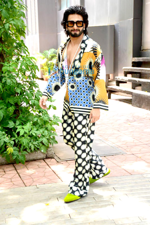 photos ranveer singh spotted in bandra 3