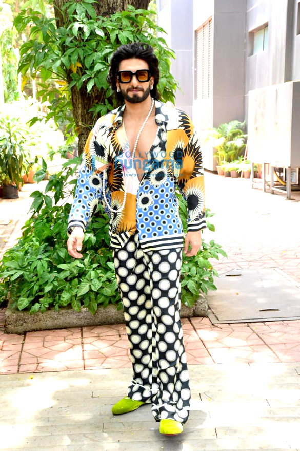 photos ranveer singh spotted in bandra 6