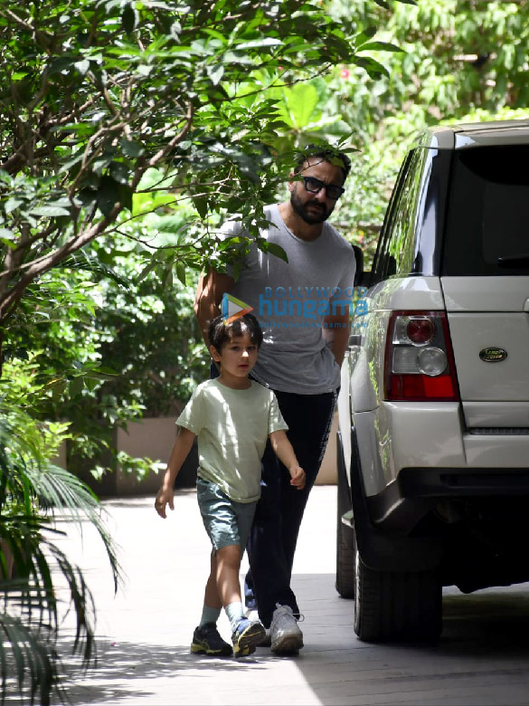 photos saif ali khan and taimur ali khan spotted in bandra 4 4