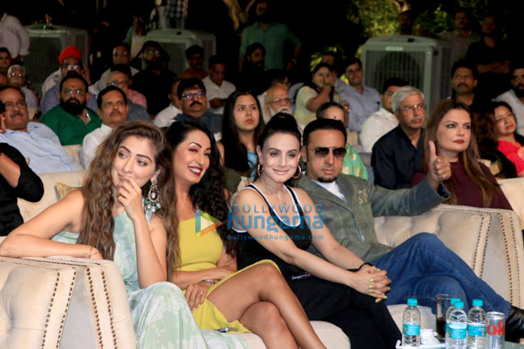 photos salman khan uddhav thackeray aditya thackeray and others snapped promoting the marathi film dharmaveer 9