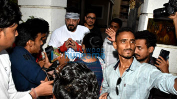 Photos: Sanjay Dutt gets surrounded by fans in Bandra