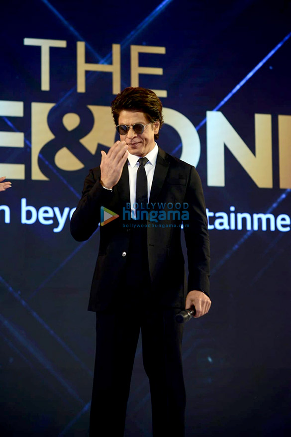photos shah rukh khan snapped in delhi at a promotional event 1