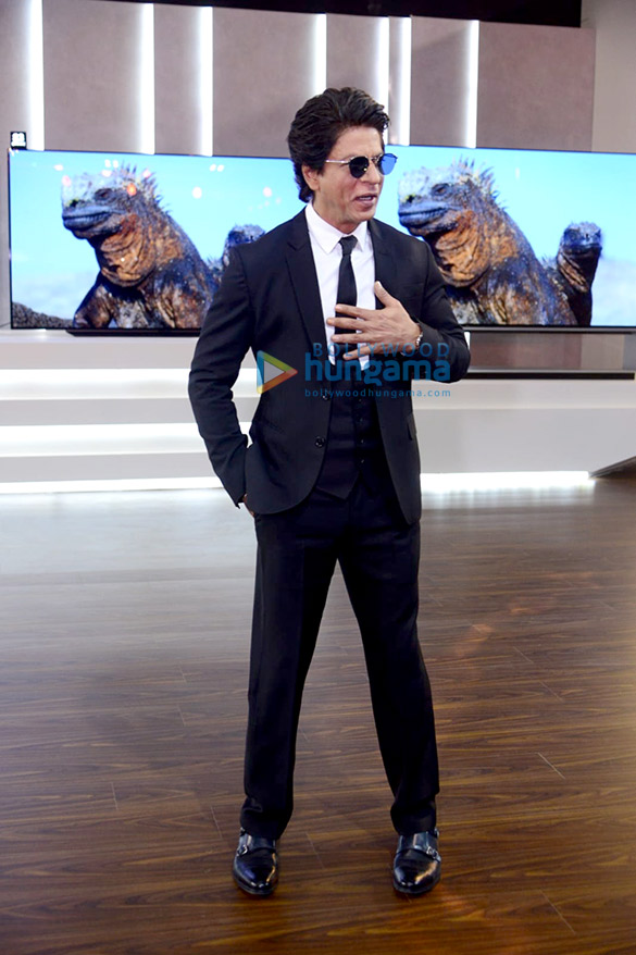 Photos Shah Rukh Khan snapped in Delhi at a promotional event (1) | Shah Rukh Khan Images - Bollywood Hungama Photos Shah Rukh Khan snapped in Delhi at a promotional event (1) | Shah Rukh Khan Images - Bollywood Hungama