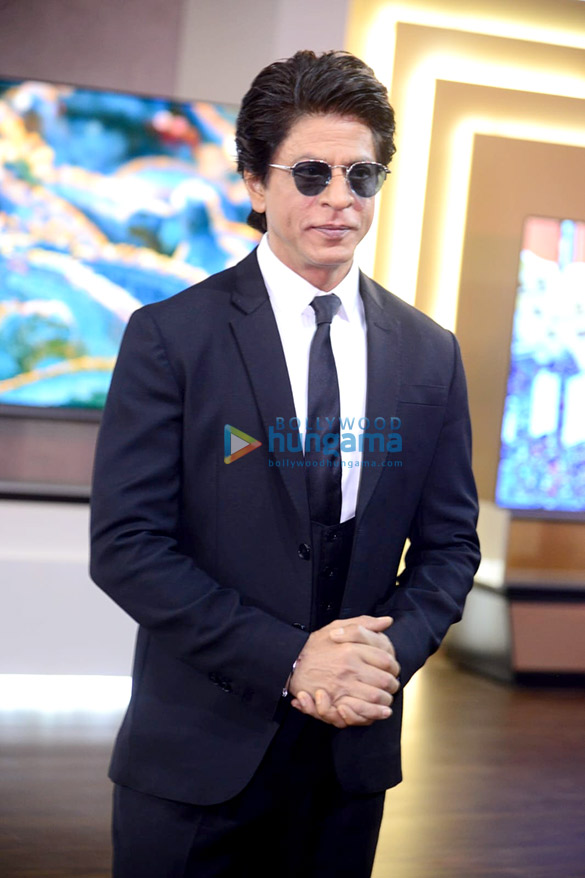 photos shah rukh khan snapped in delhi at a promotional event 6