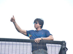 Photos: Shah Rukh Khan snapped waving at fans at Mannat on Eid