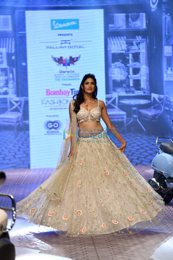 photos shilpa shetty aahana kumra shazahn padamsee and aakanksha singh walk the ramp at the bombay times fashion week 2022 4
