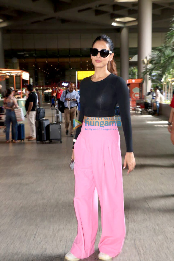 Photos: Sonal Chauhan snapped at the airport Photos: Sonal Chauhan snapped at the airport