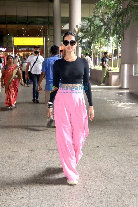 photos sonal chauhan snapped at the airport 2 4