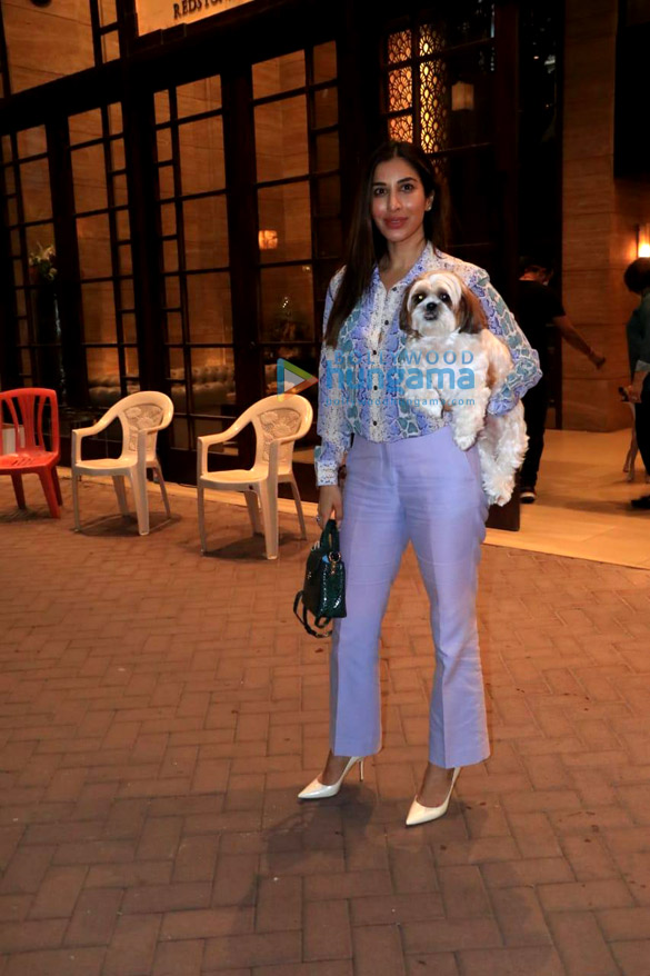 photos sophie choudry snapped in bandra 1 5