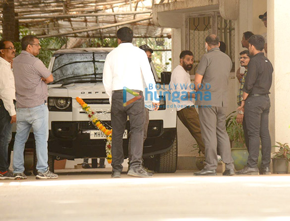 photos sunny deol snapped with his new land rover defender in juhu 2