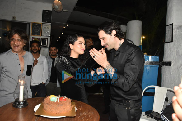 photos sunny leone cuts her birthday cake at olive bar in khar 3