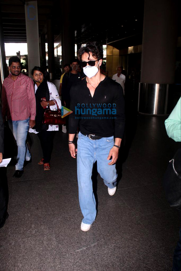 photos tiger shroff and jasmin bhasin snapped at the airport 6
