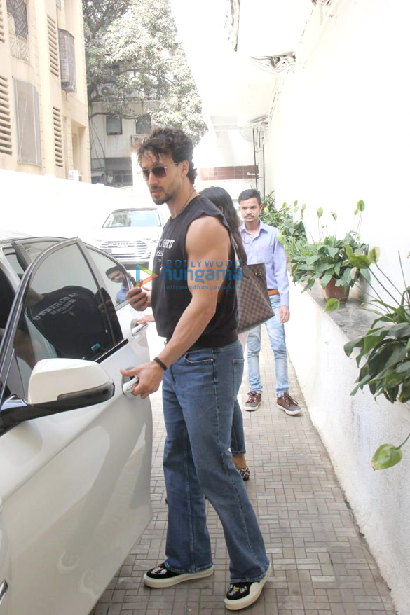 photos tiger shroff snapped outside the dharma office in khar 4
