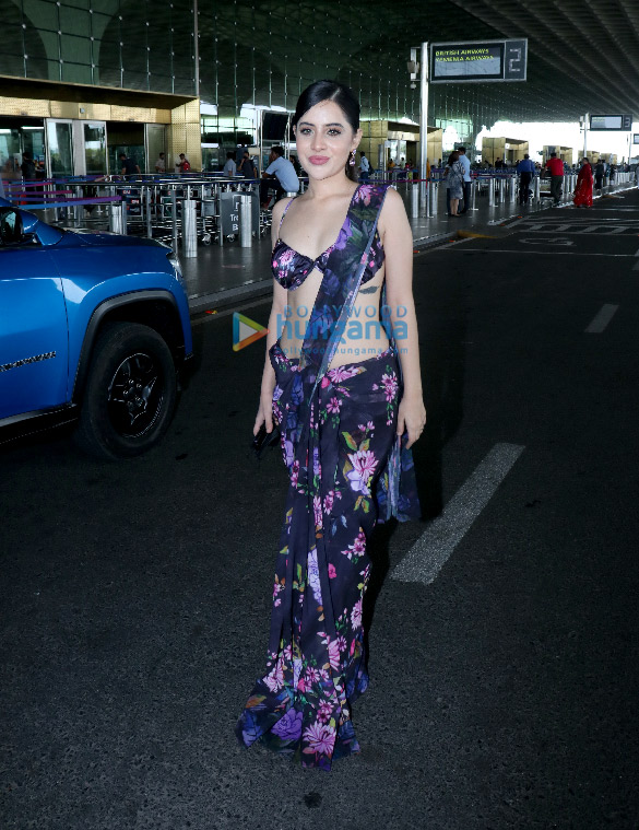 photos urfi javed snapped at the airport 1 3