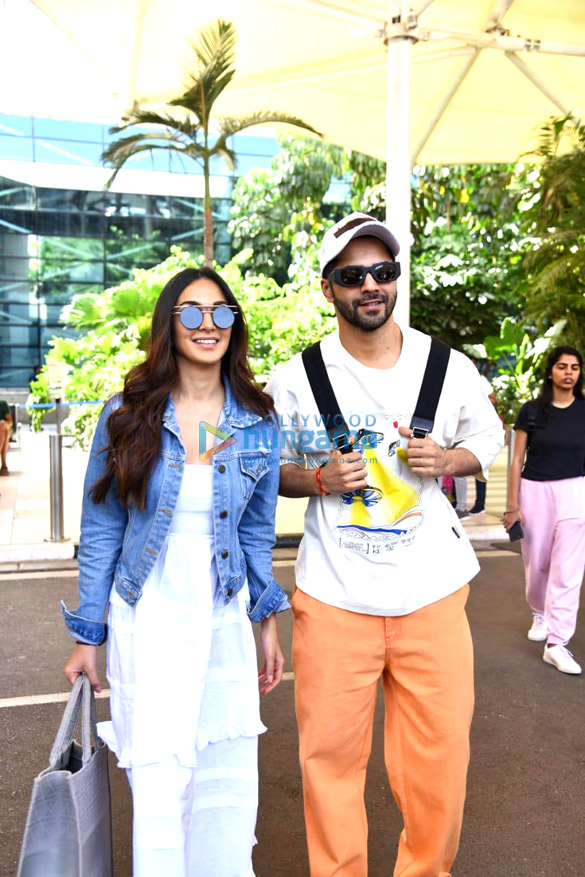 photos varun dhawan and kiara advani snapped at the airport 1