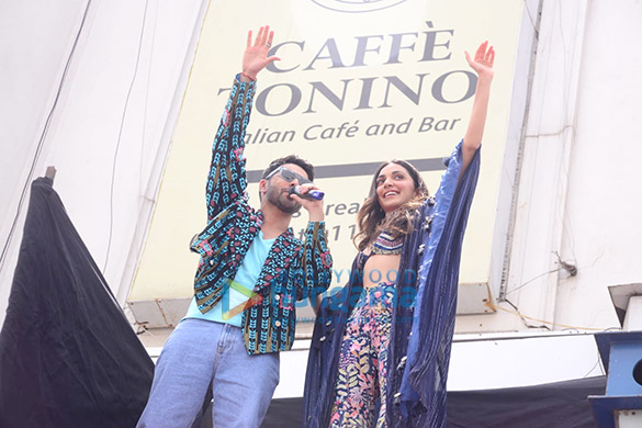 photos varun dhawan and kiara advani snapped promoting jugjugg jeeyo 10