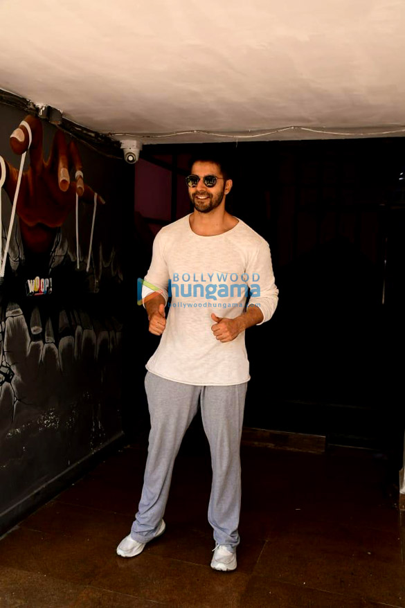 photos varun dhawan snapped at a dance class in andheri 2