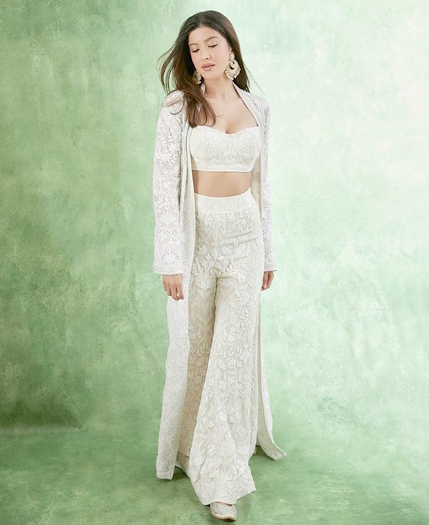 Shanaya Kapoor steals the limelight in white modern-ethnic co-ord set by Manish Malhotra for Eid celebrations