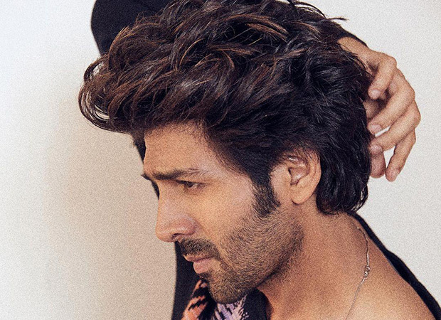 Kartik Aaryan strikes a cool pose, but his pet dog Katori wins hearts