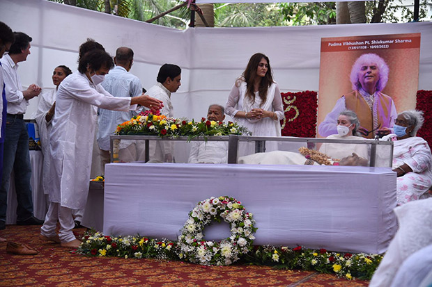 Pandit Shivkumar Sharma Demise: Amitabh Bachchan, Jaya Bachchan, Javed Akhtar and others attend funeral