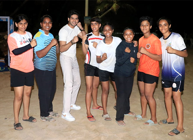 Abhimanyu Dassani, former national level handball player, meets Indian handball team as they qualify for the World championship for the first time