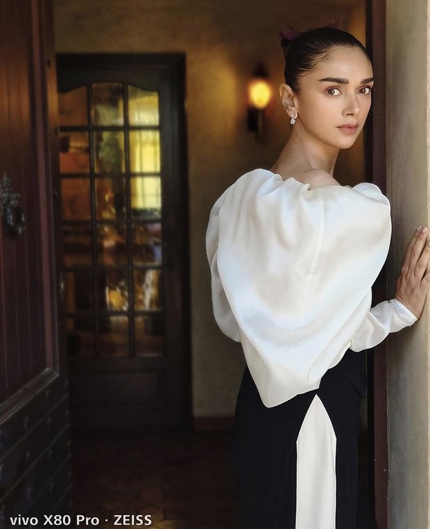 Aditi Rao Hydari embraces puff sleeve trend in stylish Avaro Figlio jumpsuit at Cannes 2022 Aditi Rao Hydari embraces puff sleeve trend in stylish Avaro Figlio jumpsuit at Cannes 2022