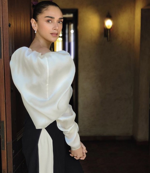 Aditi Rao Hydari embraces puff sleeve trend in stylish Avaro Figlio jumpsuit at Cannes 2022 Aditi Rao Hydari embraces puff sleeve trend in stylish Avaro Figlio jumpsuit at Cannes 2022