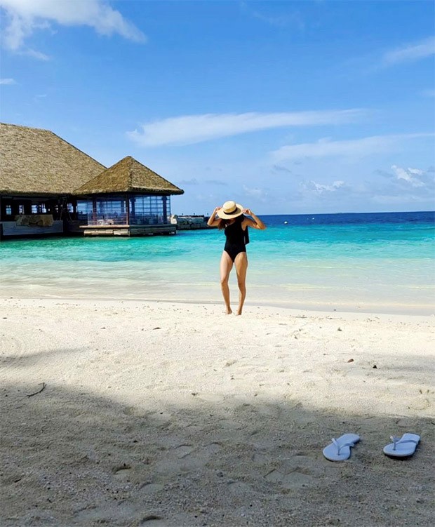 Anushka Sharma makes summer days hotter in chic black one-shoulder swimsuit and a straw hat