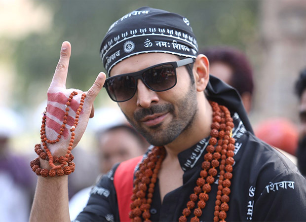 Kartik Aaryan keeps 'Rooh Baba' outfit as a memento after Bhool Bhulaiyaa 2 success Kartik Aaryan keeps 'Rooh Baba' outfit as a memento after Bhool Bhulaiyaa 2 success