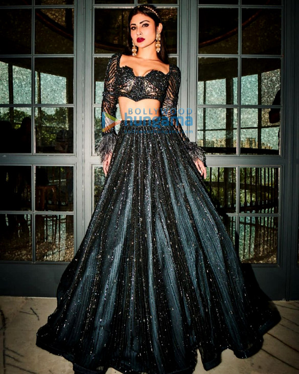 mouni roy 2 127