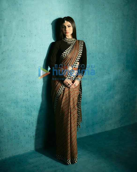 mouni roy 2 122