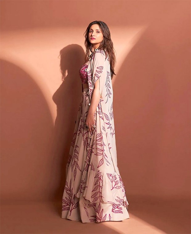 Parineeti Chopra is breath-taking beauty in Arpita Mehta’s pink sharara set worth Rs. 85,000 Parineeti Chopra is breath-taking beauty in Arpita Mehta’s pink sharara set worth Rs. 85,000