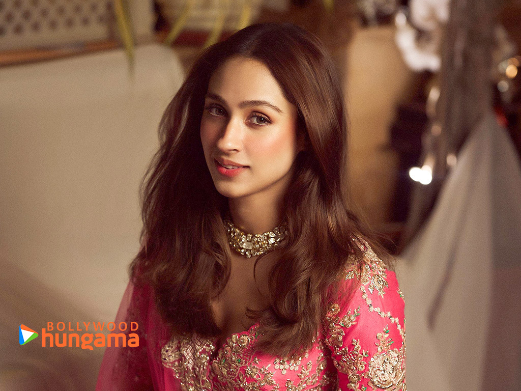 Pashmina Roshan Pashmina Roshan