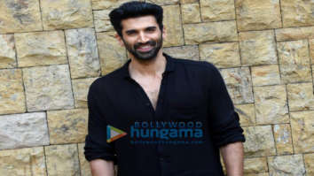 Photos: Aditya Roy Kapoor snapped in Mumbai