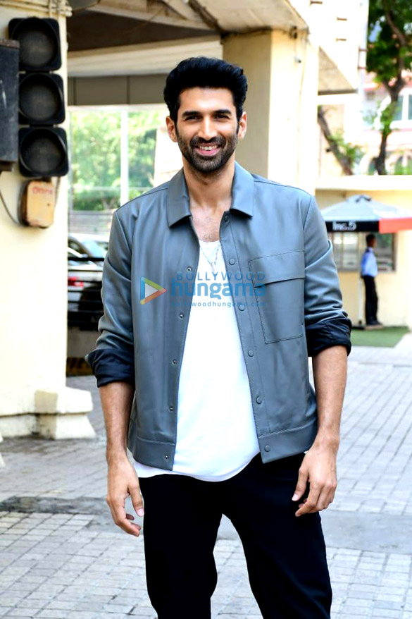 photos aditya roy kapur and kapil verma snapped at the trailer launch of om the battle within 1