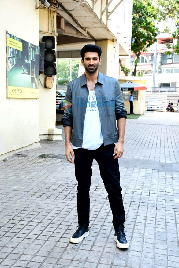 photos aditya roy kapur and kapil verma snapped at the trailer launch of om the battle within 3